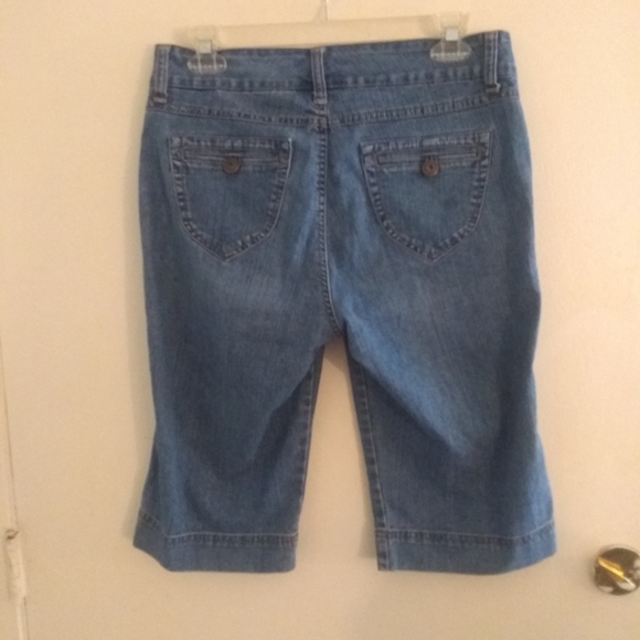 BANDOLINOBLU Jeans Capris - Picture 2 of 4